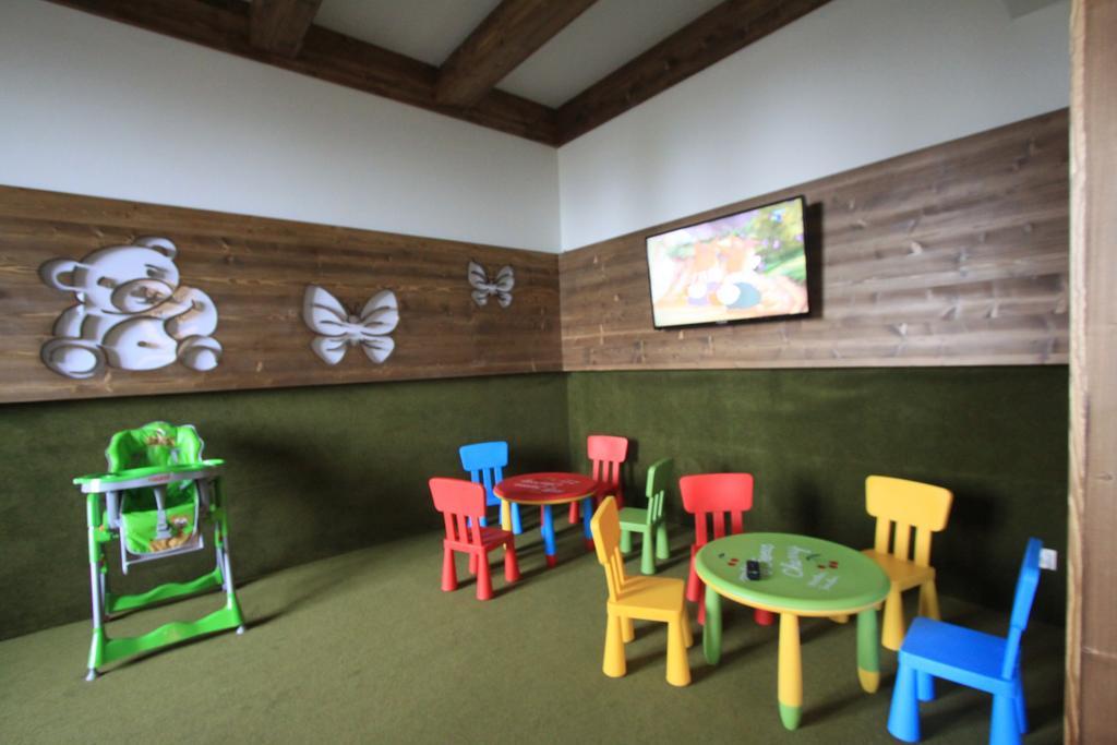 Grand Stasinda Bal Sylwestrowy Animacje Impreza Integracyjna Dwa Posilki Bogaty Bufet Baseny Kregielnia Grota Sauny Squash Silownia Place Zabaw Widoki 1000Mnpm Bukowina Tatrzanska Exterior photo